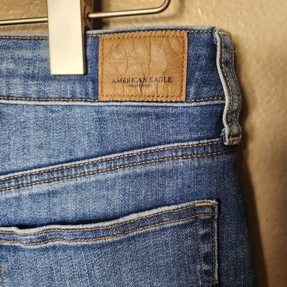 American Eagle Super Stretch X High Rise Frayed Edge Denim Mini Skirt-Size 4 - Picture 6 of 8